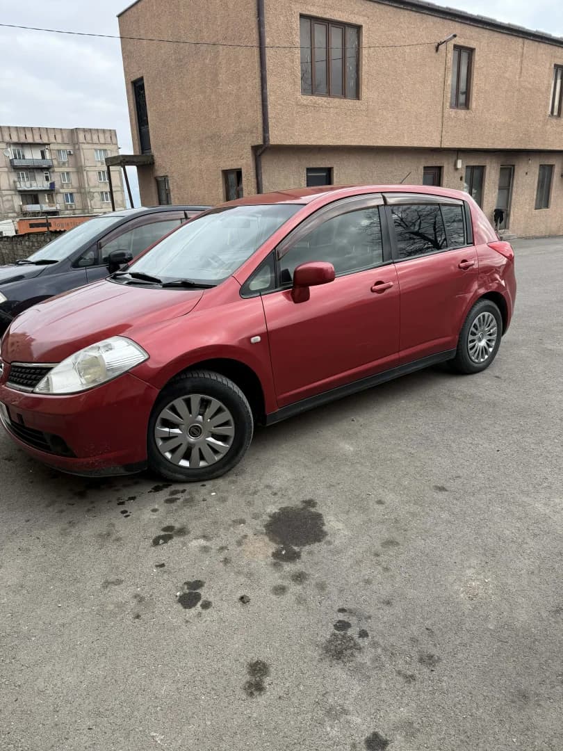 Nissan Tiida 2005