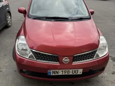 Nissan Tiida 2005