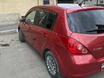 Nissan Tiida 2005