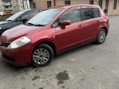 Nissan Tiida 2005