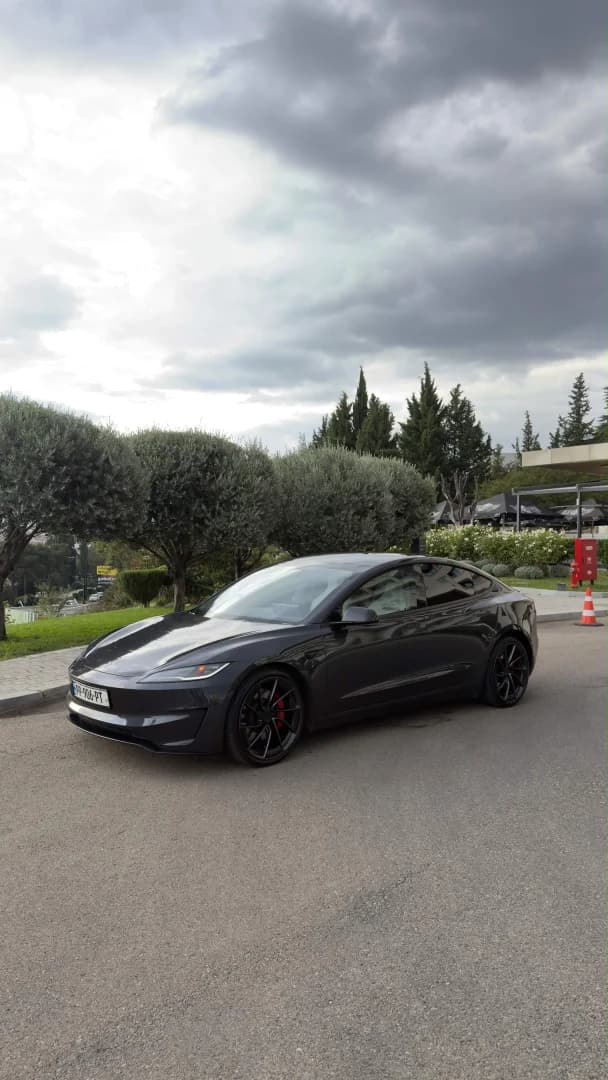 Tesla Model 3 2024