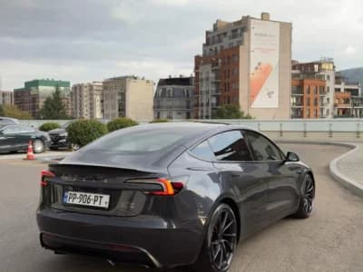 Tesla Model 3 2024